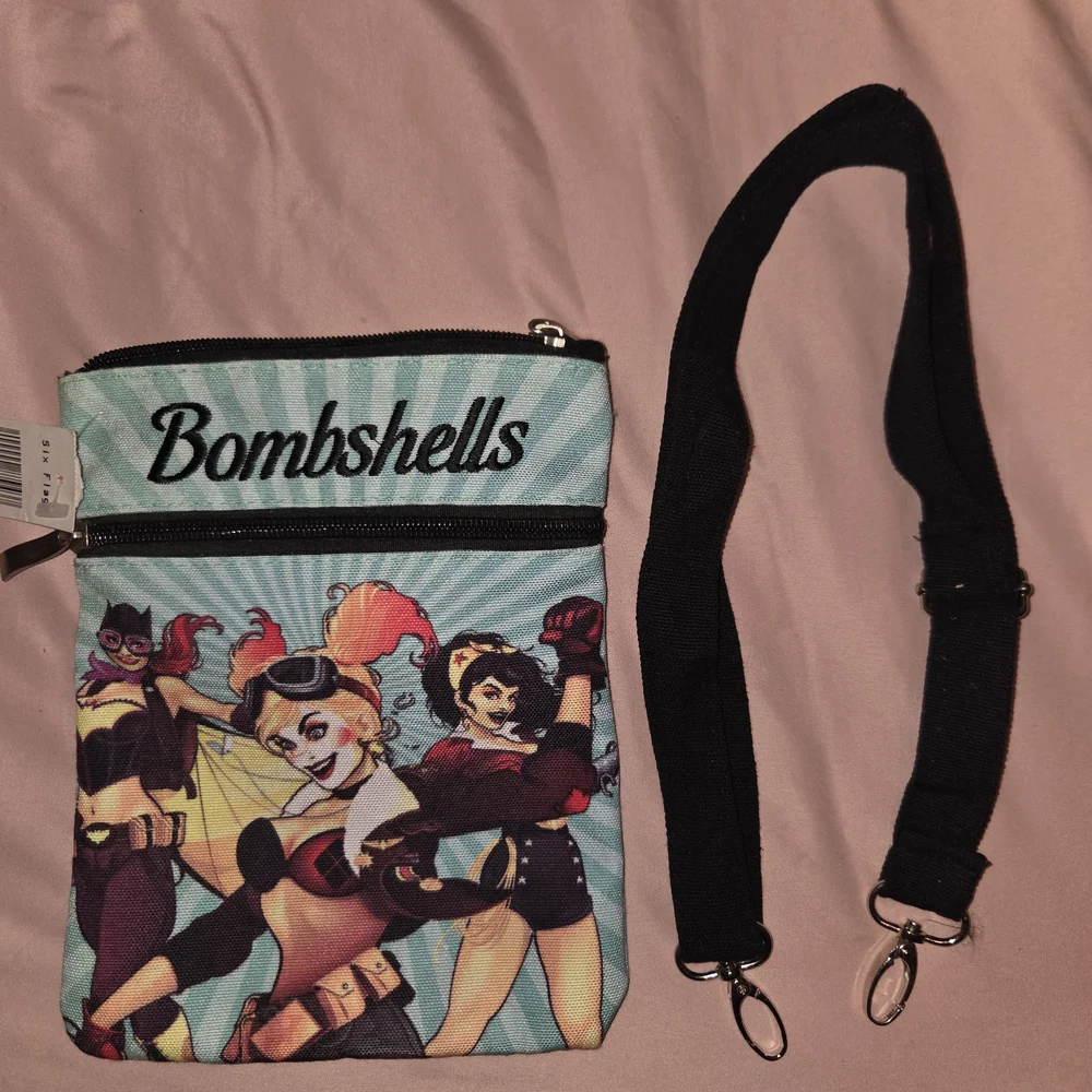 DC Comics Bombshells Crossbody Bag - Multicolor - Picture 5 of 8